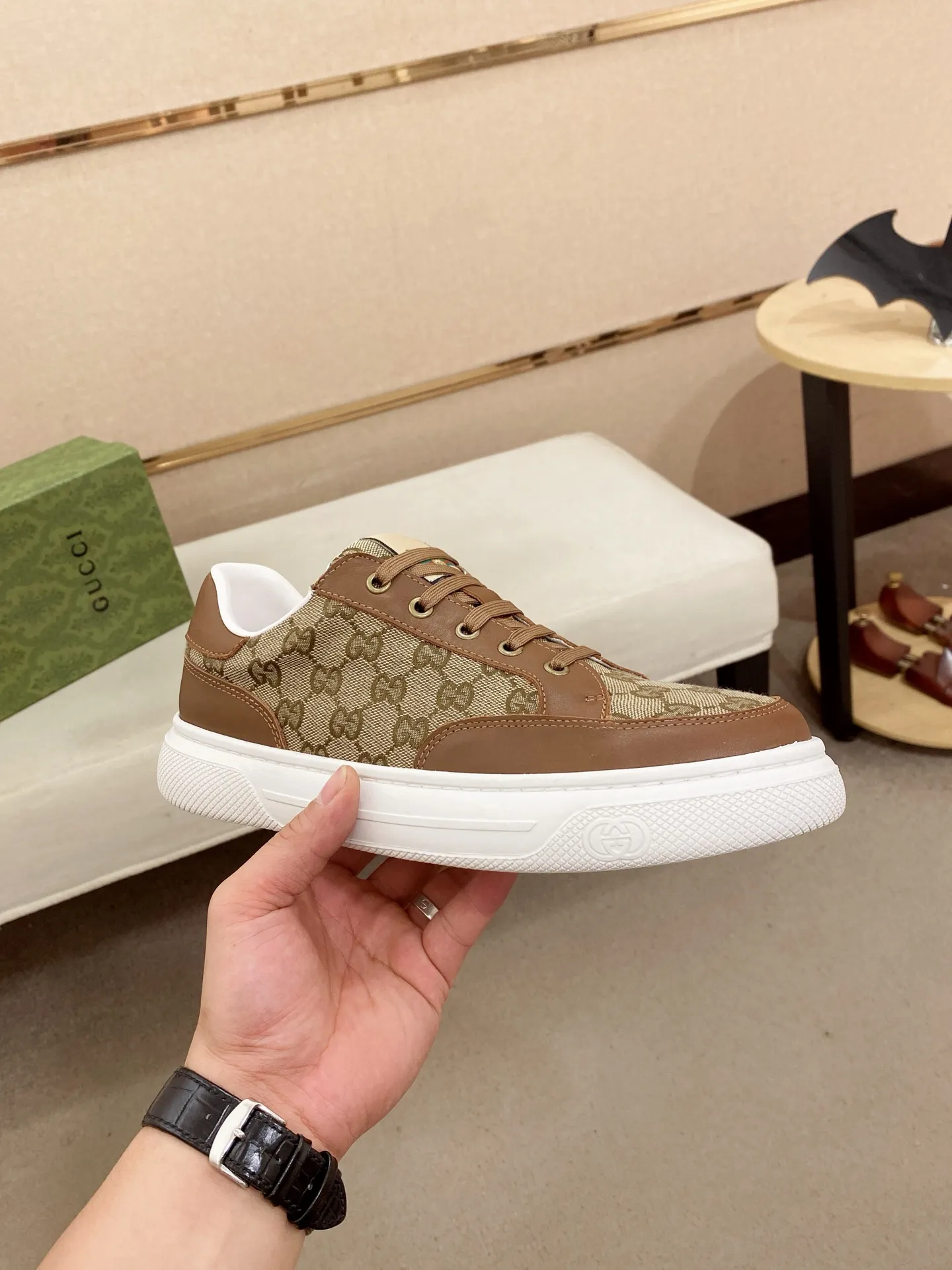 Men's clothing and shoes💰 440💰🇮🇹🇮🇹GUCCI🔍🔍New models are on sale at the same time at counters, uppers🇮🇹 Italian imported first-layer cowhide, fully imported sheepskin lining💪💪, completely 1⃣️ to 1 ⃣️Re-engraved🇮🇹💪💪, ⚠Sole: The original sole is specially provided by the original factory, the exclusive movable molded sole is super comfortable, ⚠The original factory follows the order, 🔍🔍high quality, you can enter and exit the counter at will, welcome to compare⚠. Code number:38-44